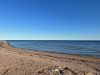 Coup d'œil à l'est sur la plage à Ubé.