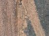 Contraste entre la couleur de la surface du sol et celle de fond au trou des Antoine